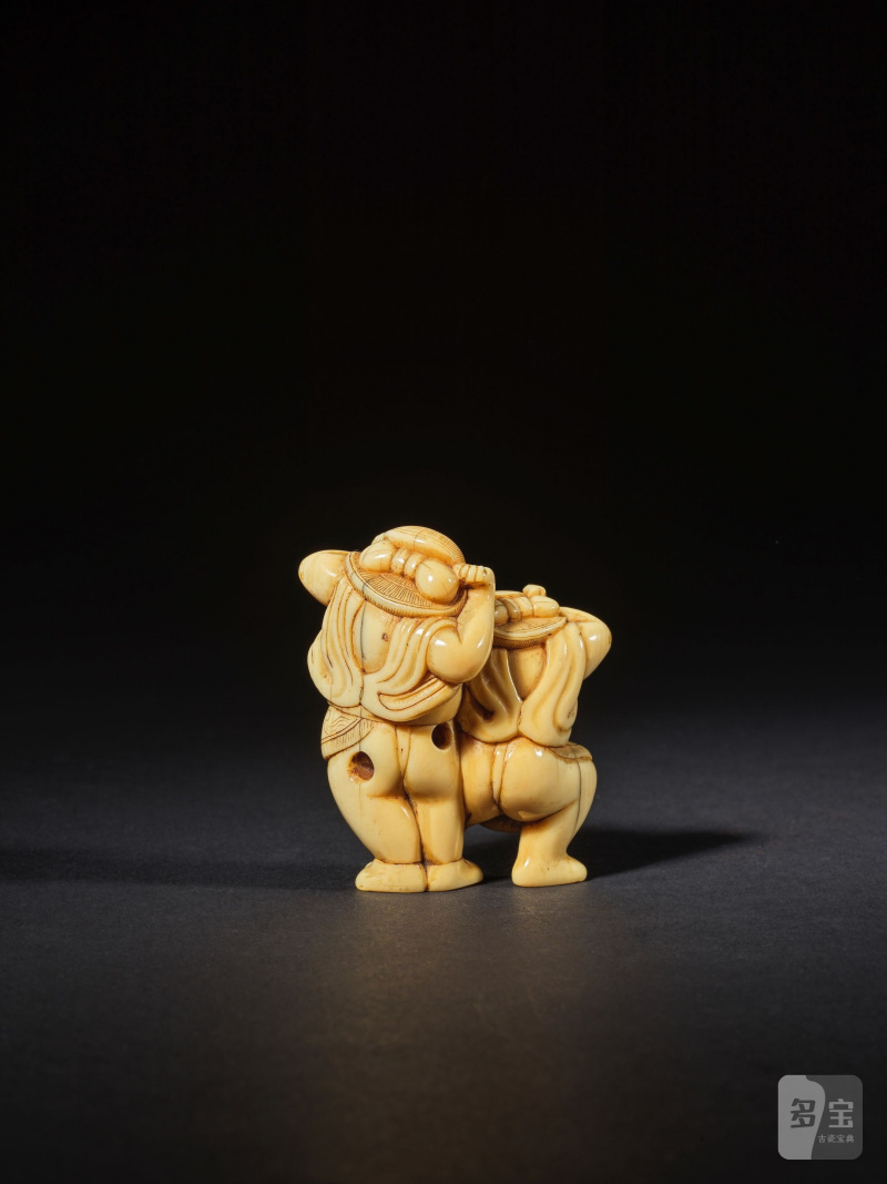 象牙彫根付 東海道荷運男 無銘 18世紀後期/19世紀前期 | NETSUKE EN IVOIRE REPRÉSENTANT DEUX PORTEURS DE LA ROUTE DU TOKKAIDO (KUMOSUKE) - 图6
